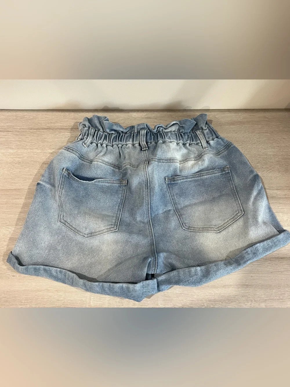 Almost Famous Light Wash Denim Shorts Elastic Waist High Rise Size L - Picture 3 of 4